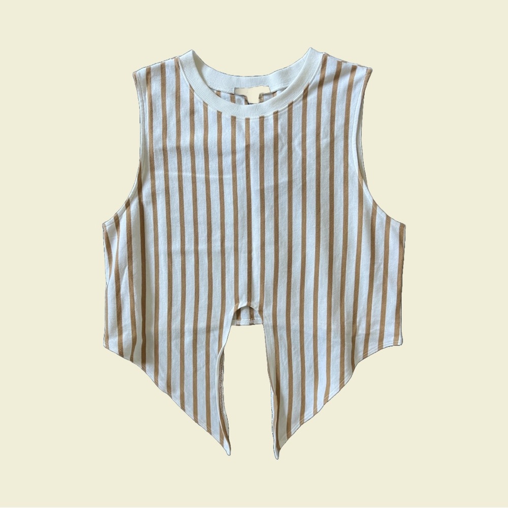 Forever 21 knit crop tank top size M, never worn.